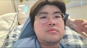 刚学会没多久摔进医院？姿态疑似骑自行车把膝盖骨摔了