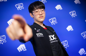 神人！Scout粉丝因周最佳狂喷knight：婴灵悬在我的头上