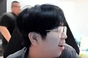 阿这？？？大黄：以前在TES偷看过晴天的大黑屁股，没看过哥哥的