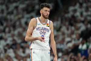 亚历山大：我们并没有为切特设计太多战术 但他总是能影响比赛