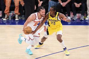 离谱⛓️G4内史密斯主防时布伦森13中3得10分 其余时间6中6轰21分