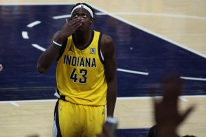 西卡谈砍下30+：不用问我个人表现如何 一切只为球队胜利