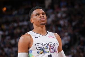 早日康复❤️威少：将进行右手手术 修复本赛季出现的两处骨折