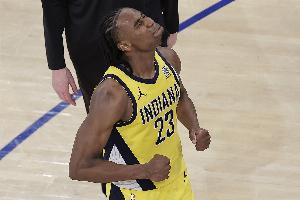 卡莱尔：目前内史密斯没出场时间限制 会在比赛中实时评估