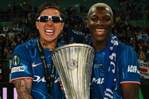 南美双腰车子2.3亿豪购24岁恩佐+23岁凯塞多，双核心攻守全能