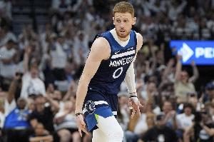 高效神射！迪文岑西决场均得10分2.8板3助 三分命中率高达43.8%！