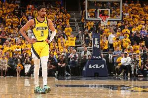 7中2仅得8分！卡莱尔：我会去帮哈利伯顿 我们队必须保持侵略性