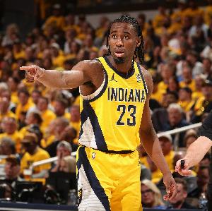 脚踝伤势影响？内史密斯半场仅出战8分钟 3中0一分未得&仅有1帽