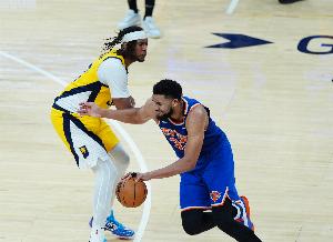 东决唐斯面对迈尔斯-特纳时命中率达54.1% 三分命中率72.7%！