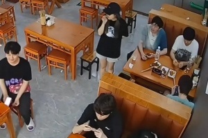 属实有点惨！iG赛前吃牛肉面被曝光后 粉丝失去理智怒喷面馆老板