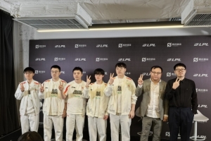 WBG赛后群访 Xiaohu：中路对决各有千秋 队友打的更好一点