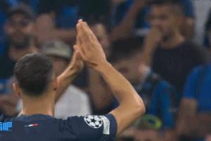 有情有义阿什拉夫进球不庆祝&双手合十致歉 国米球迷鼓掌回应