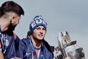 空翻致谢巴黎球迷！若奥-内维斯社媒：欧洲冠军们，新的一周安好