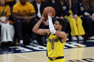 霍里：哈利伯顿的投篮姿势丑但能进球 库里&布克动作好看