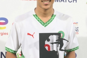 马卡：皇马想免签阿贾克斯16岁天才乌扎内，已与球员团队展开接触