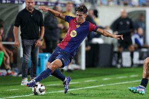 官方：科莫激活600万欧违约金，从巴萨签下边卫亚历克斯-瓦莱