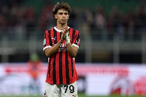 记者：本菲卡正尝试租借菲利克斯，他们可能在世俱杯与切尔西交手