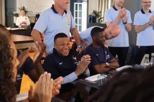 1欧冠搭档0欧冠队报：德尚训练中演练姆巴佩杜埃登贝莱三叉戟