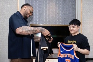 梦幻联动！NBA退役球星安东尼祝贺Uzi入选英雄联盟名人堂！