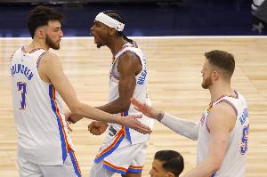 鲍仁君：湖掘凯都被认为能成王朝却未卫冕 雷霆还没打就王朝了？