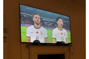 海港外援莱昂纳多晒观战国足照：祝你们好运，上帝会保佑你们的