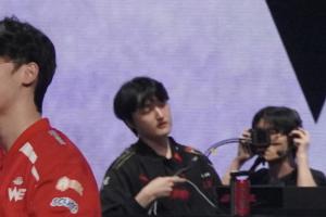 JDG粉丝怒斥被淘汰：当不了一把的人，纯纯虐待粉丝