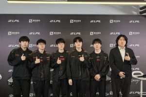 JDG赛后群访 教练：训练中细小的问题如果能更重视去解决会更好