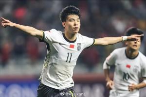 客场作战的中国队今天将身穿白色上衣/深灰色短裤的球衣作战