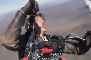 《碟中谍8》阿汤哥带火跳了16遍伞：破了吉尼斯世界纪录