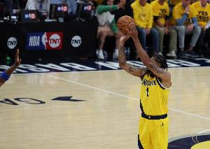 有魄力！托平首节就3失误？无妨！他末节三分2中2回报卡莱尔信任