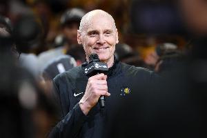 卡莱尔：我们在上半场非常艰难 一直在强调继续战斗下去