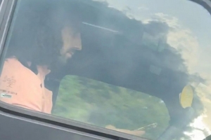 罚200英镑、驾照扣6分！库库雷利亚被拍到开车看手机