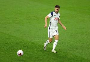 官方：热刺激活本-戴维斯续约条款，将合同延长至2026年