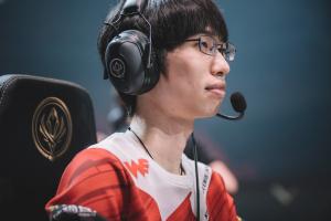 腿哥怎么骗我呀！957赛前曾言赢了TES要在解说台哭 结果赛后却滴泪未落