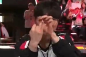 轮到你了T1！KT上单PerfecT赛后掰2根手指，要掰第3根