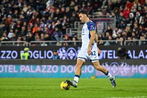 罗马诺：布莱顿接近签下维罗纳21岁中卫库博拉，报价超1000万欧