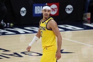 正负值-15两队最低！内姆哈德半场7中3拿到9分3板2助3断