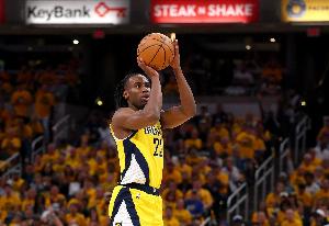 效率很一般！内史密斯半场7中2&三分4中1仅拿到5分3板