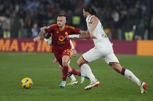 记者：新月为安吉利诺预订航班仍在罗马，正等待和球员达成协议