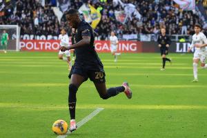 尤文总监：穆阿尼将随队出战世俱杯，我们正与巴黎促成球员留队