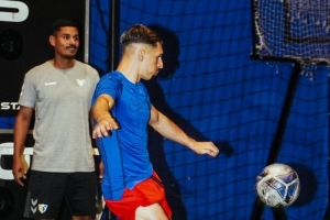 萨拉戈萨被告知不在拜仁计划内，球员进行个人训练并寻找下家