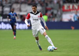 记者：切尔西世俱杯前签下埃基蒂克的交易告吹，但双方仍在谈判