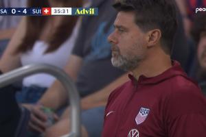 惨案！美国半场36分钟被瑞士暴打0-4，波切蒂诺场边凌乱不知所措