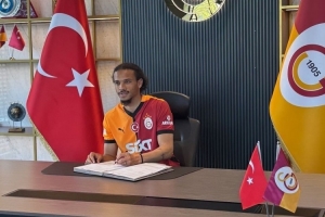 签约照来了！萨内已与加拉塔萨雷签下三年合同