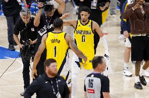 哈利伯顿：托平不断为比赛注入节奏和速度 他完美契合我们的球队