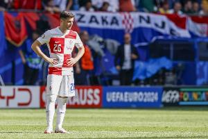 罗马诺：巴图里纳将完成科莫的体检，转会费1700万欧+500万浮动