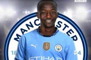 记者：巴黎18岁前锋桑加雷自由身加盟曼城，签约5年