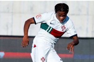 记录报：波尔图不满巴萨挖角瓦雷拉，已就其经纪人向FIFA提起诉讼