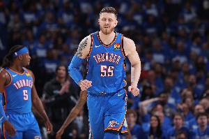 王晓晨：哈滕单5其实并不能保护筐 步行者有一百种方法调动他