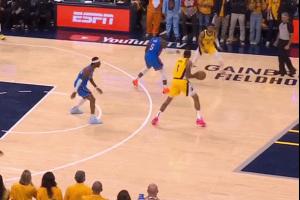 你干嘛！哎呦~多特绕掩护夸张起飞！摔了3米远！